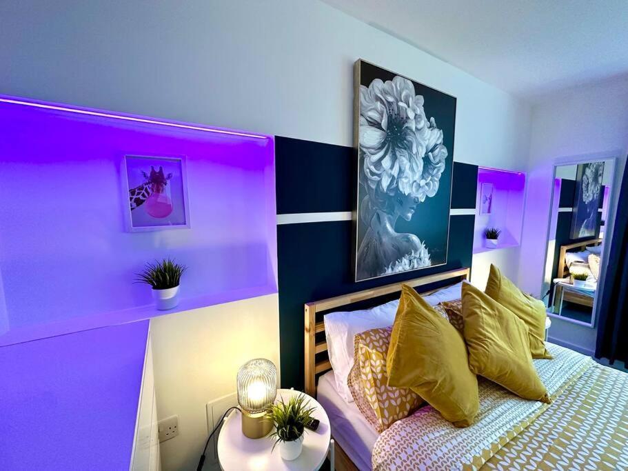 Massive New 8 Bedroom House Sleeps Up To 21 - Accepts Groups - Great Location - Free Parking - Fast Wifi - Smart Tvs - Sleeps Up To 21 People - Close To Bournemouth & Poole Town Centre & Sandbanks Exteriör bild