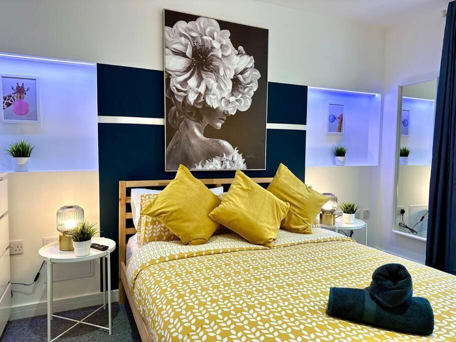 Massive New 8 Bedroom House Sleeps Up To 21 - Accepts Groups - Great Location - Free Parking - Fast Wifi - Smart Tvs - Sleeps Up To 21 People - Close To Bournemouth & Poole Town Centre & Sandbanks Exteriör bild
