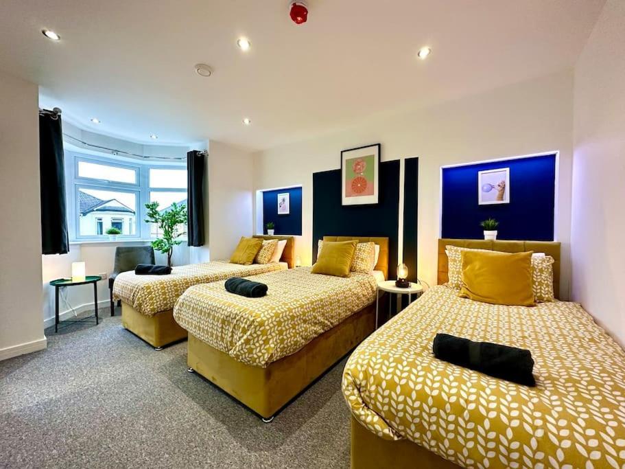 Massive New 8 Bedroom House Sleeps Up To 21 - Accepts Groups - Great Location - Free Parking - Fast Wifi - Smart Tvs - Sleeps Up To 21 People - Close To Bournemouth & Poole Town Centre & Sandbanks Exteriör bild
