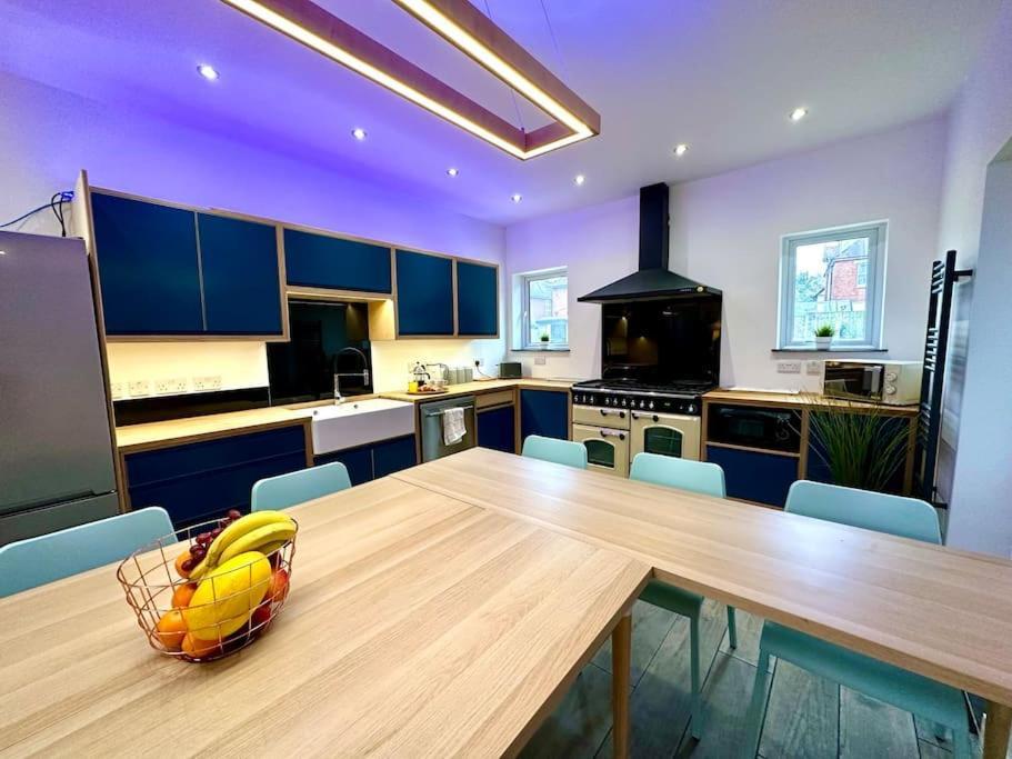 Massive New 8 Bedroom House Sleeps Up To 21 - Accepts Groups - Great Location - Free Parking - Fast Wifi - Smart Tvs - Sleeps Up To 21 People - Close To Bournemouth & Poole Town Centre & Sandbanks Exteriör bild
