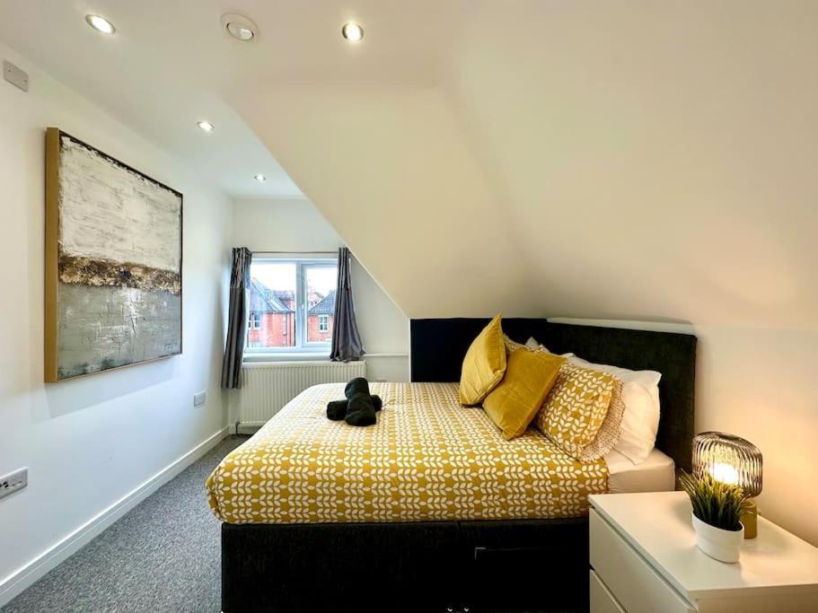 Massive New 8 Bedroom House Sleeps Up To 21 - Accepts Groups - Great Location - Free Parking - Fast Wifi - Smart Tvs - Sleeps Up To 21 People - Close To Bournemouth & Poole Town Centre & Sandbanks Exteriör bild
