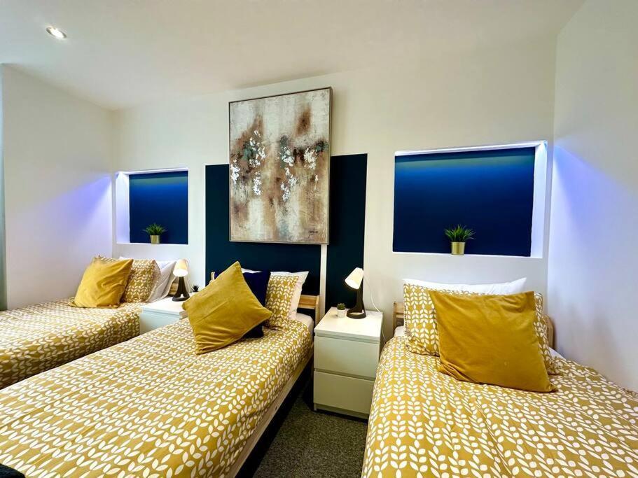 Massive New 8 Bedroom House Sleeps Up To 21 - Accepts Groups - Great Location - Free Parking - Fast Wifi - Smart Tvs - Sleeps Up To 21 People - Close To Bournemouth & Poole Town Centre & Sandbanks Exteriör bild